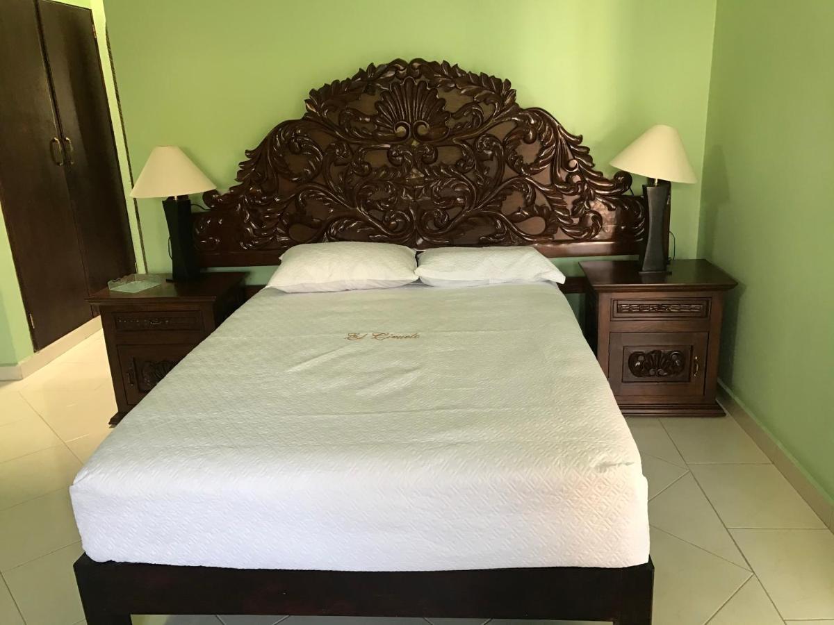 كويرنافاكا Villa Familiar El Ciruelo المظهر الخارجي الصورة